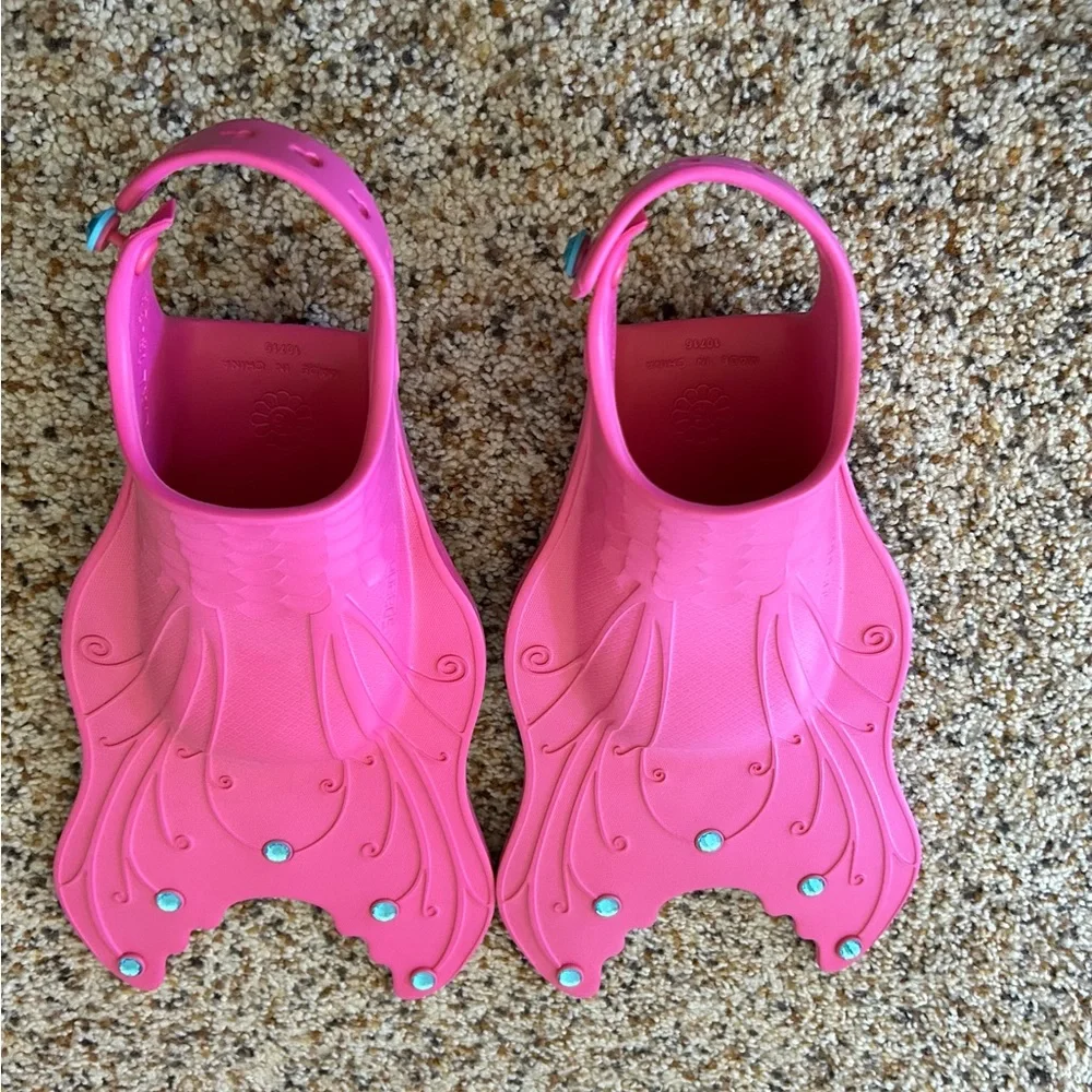 NWOT Speedo Flutter Feet Kid's Swim Fins, Berry, size L/XL